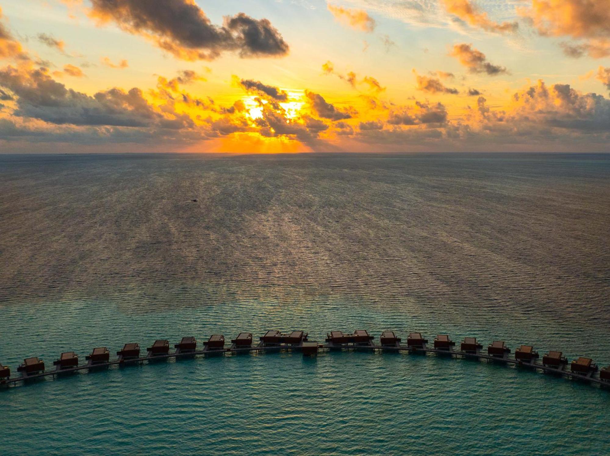 Veligandu Maldives Island 5*
